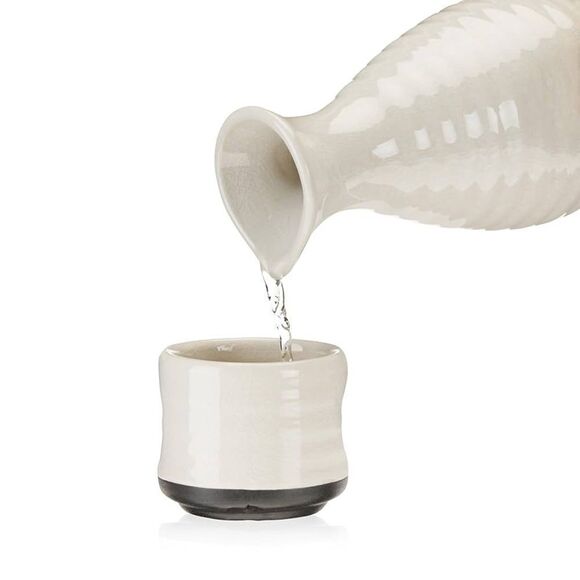 True Fervor Ceramic Sake Set Includes Four 3.5 oz Small Cups & One 8 oz Carafe - Picture 3 of 8